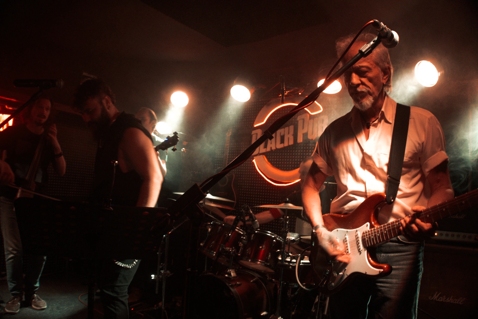 Black Pub photo 3