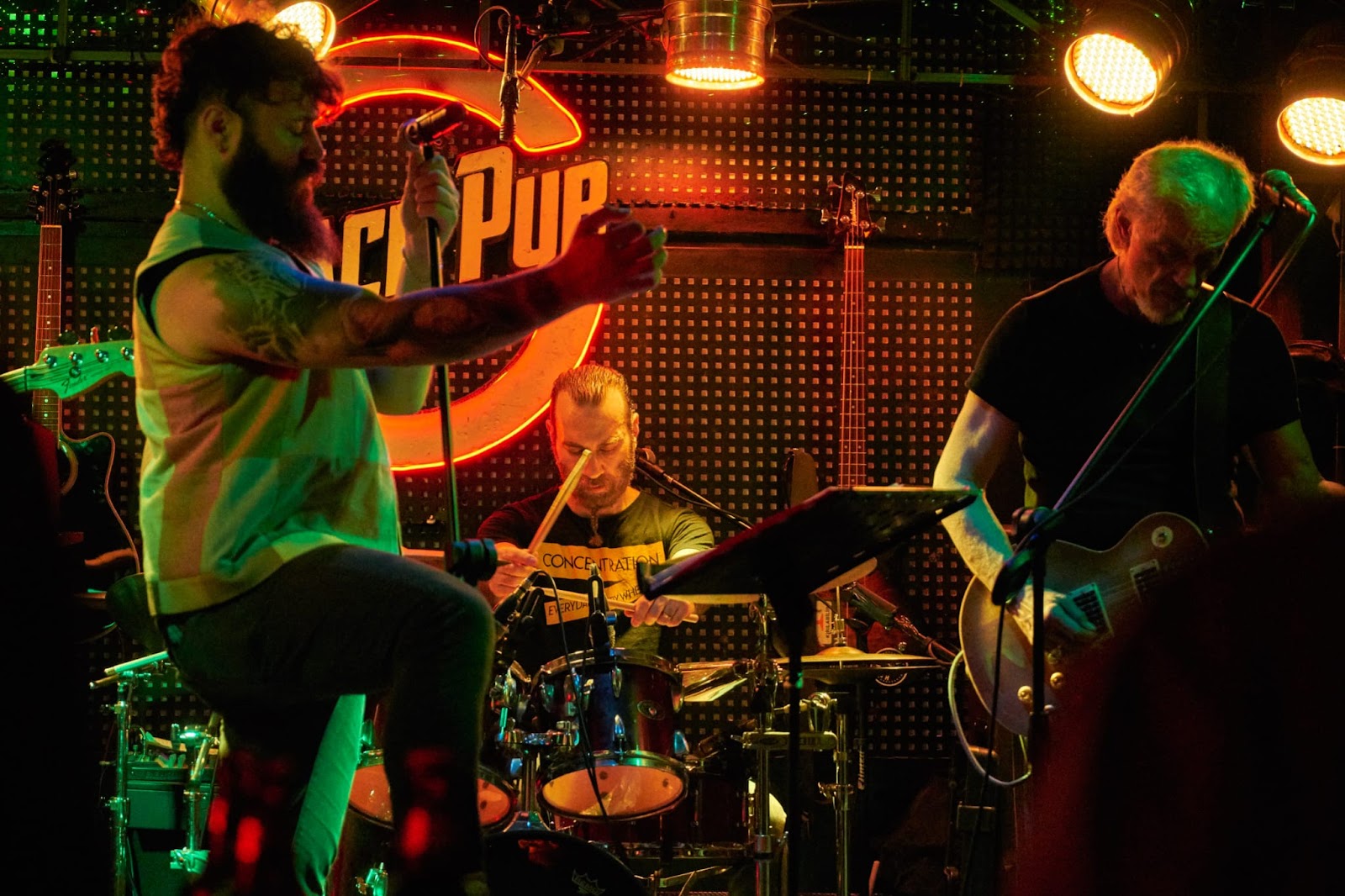 Black Pub photo 11