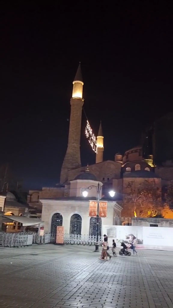 Sultanahmet Square photo 3