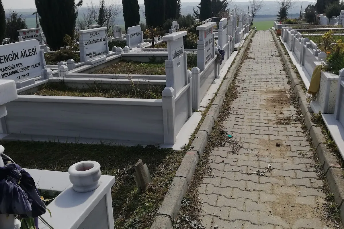Yeni Alipaşa Mezarlığı photo 1