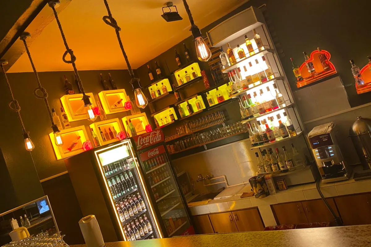 Metro Cafe & Bar photo 1