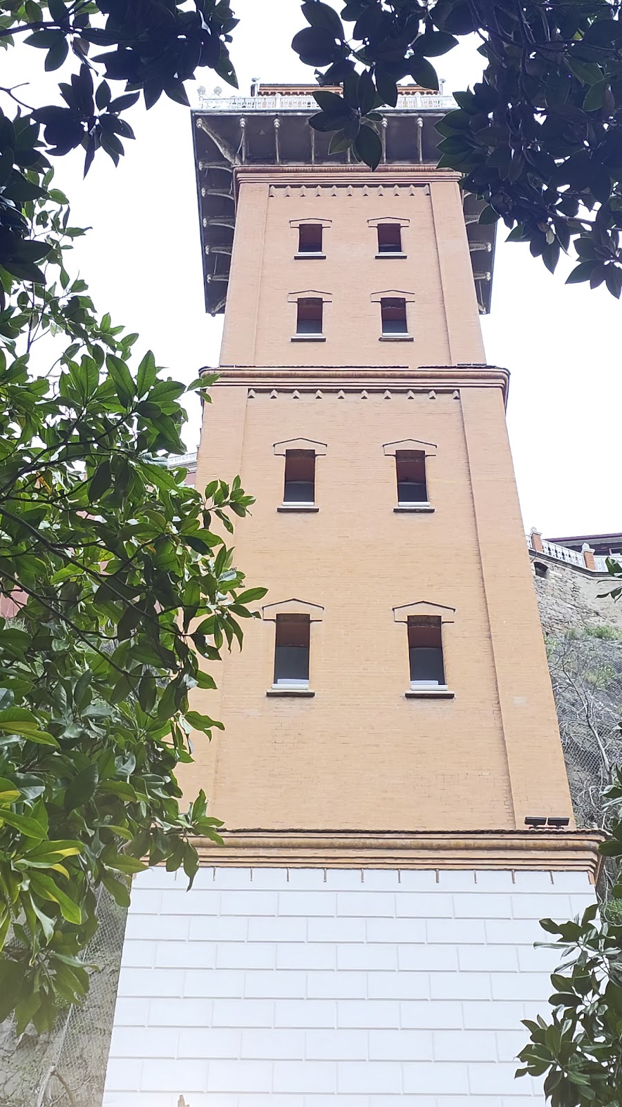 İzmir Historical Elevator Building photo 5