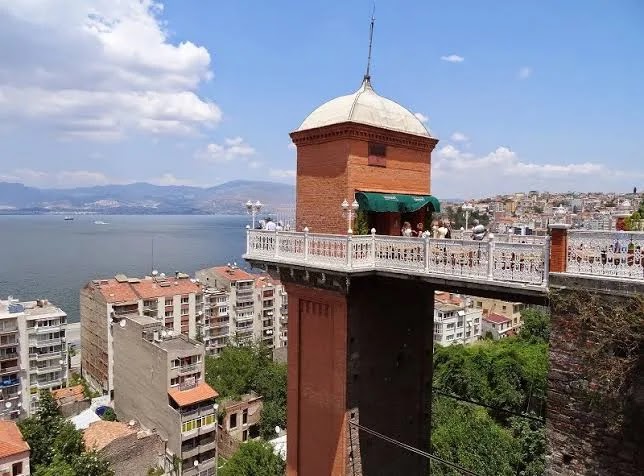 İzmir Historical Elevator Building photo 2