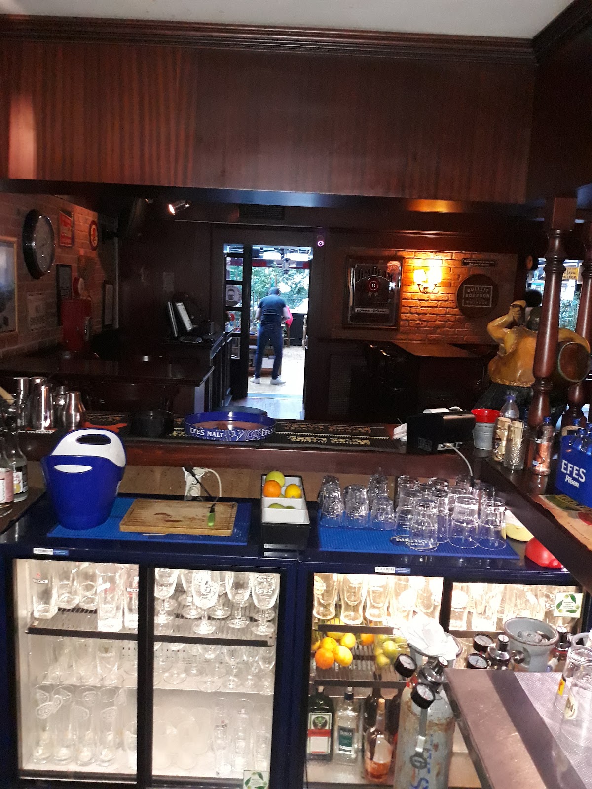 London Pub photo 9