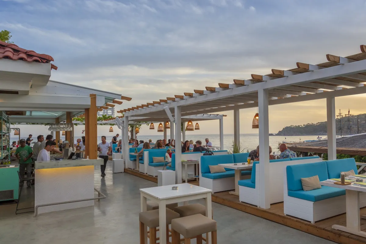 Buzz Beach Bar photo 1