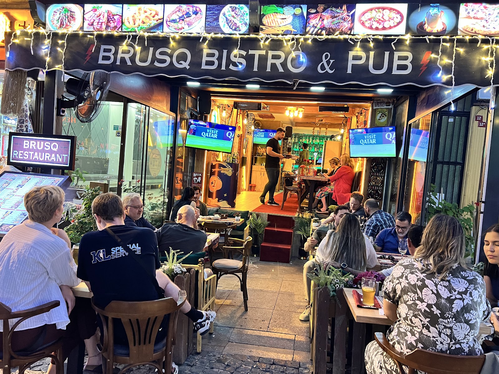 THE IRISH CORNER PUB photo 2