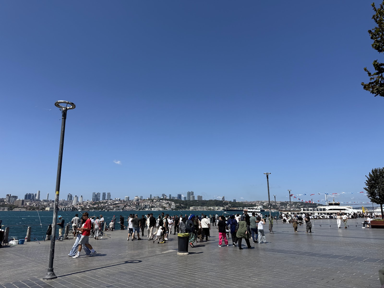 Uskudar Coast Walkway photo 2
