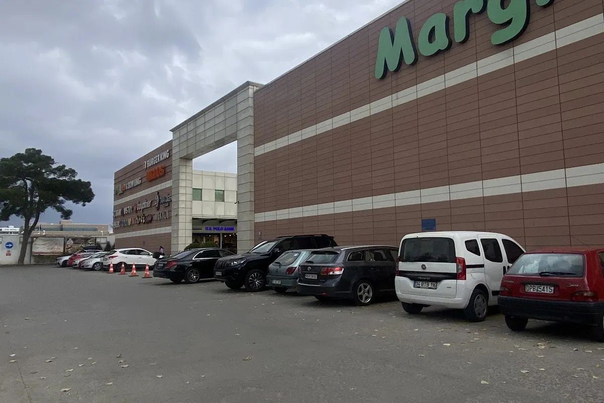 Margi Outlet photo 1