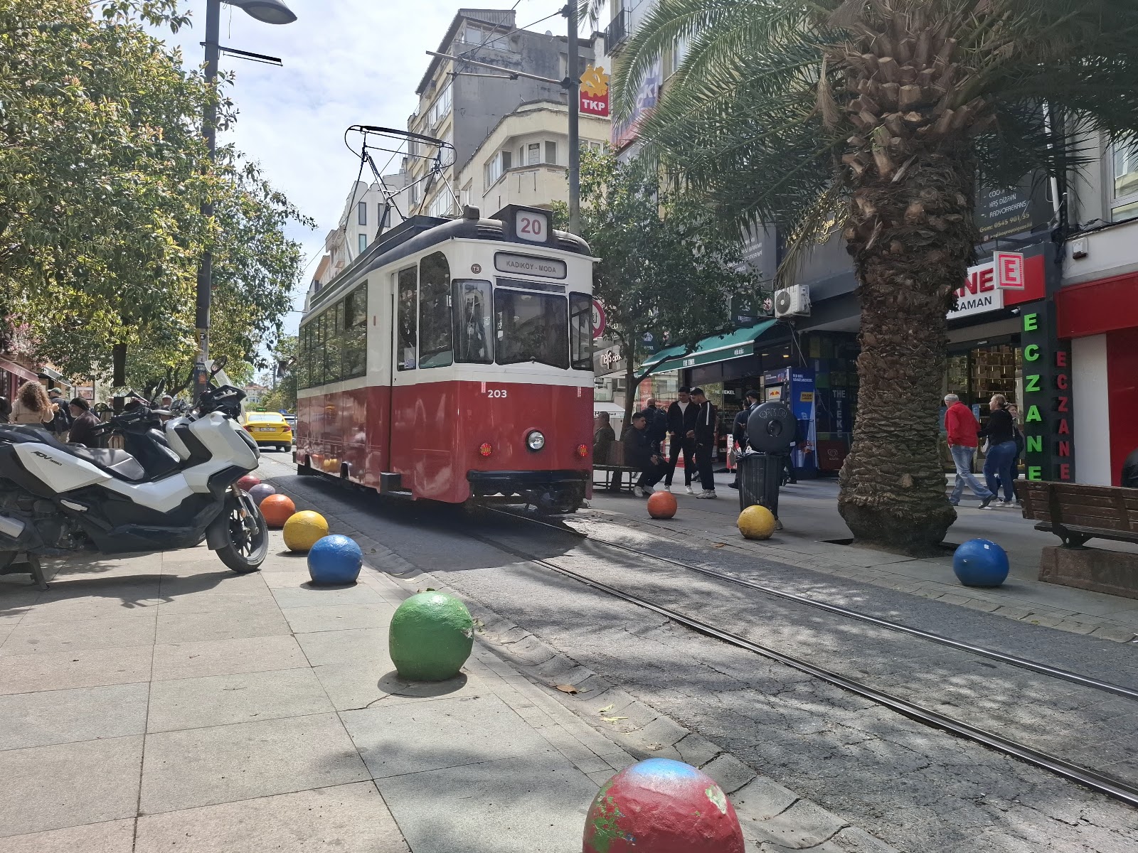 Kadikoy Bull Statue photo 12
