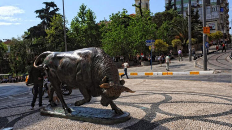Kadikoy Bull Statue photo 2