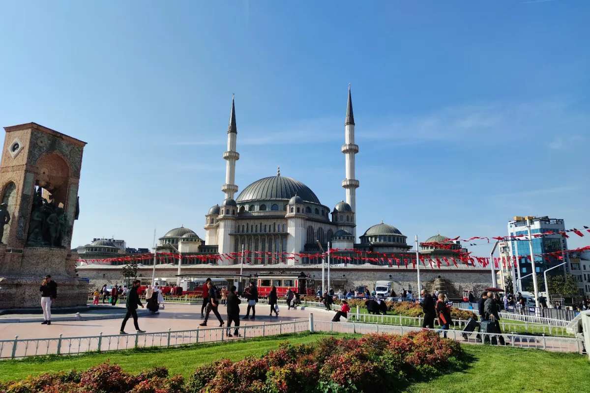 Taksim Square photo 1