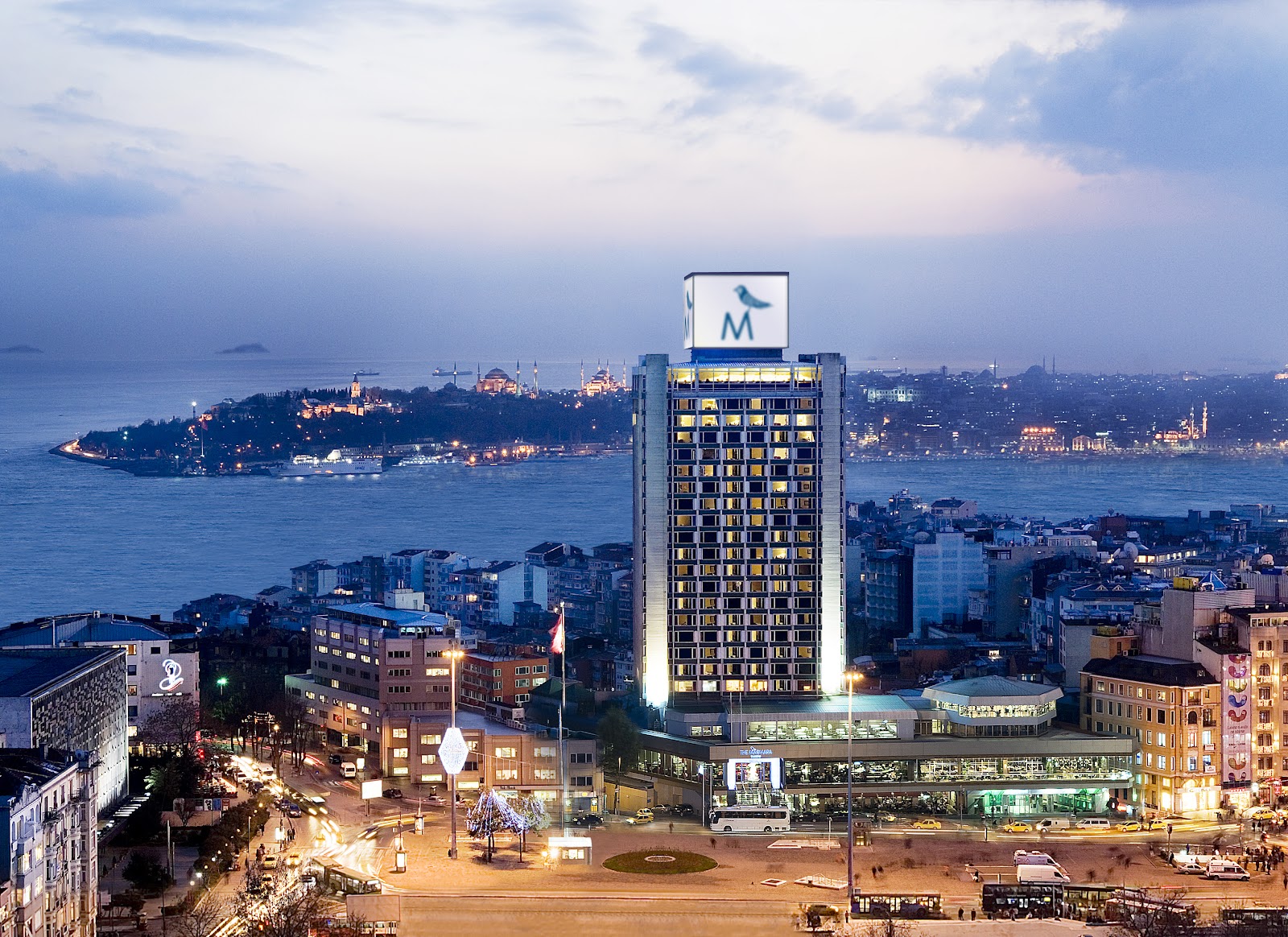 Taksim Square photo 3