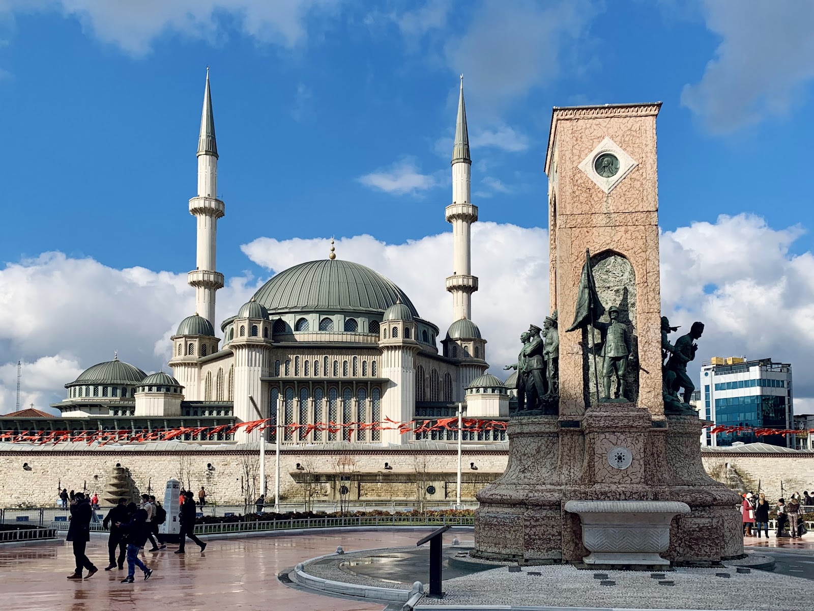 Taksim Square photo 2