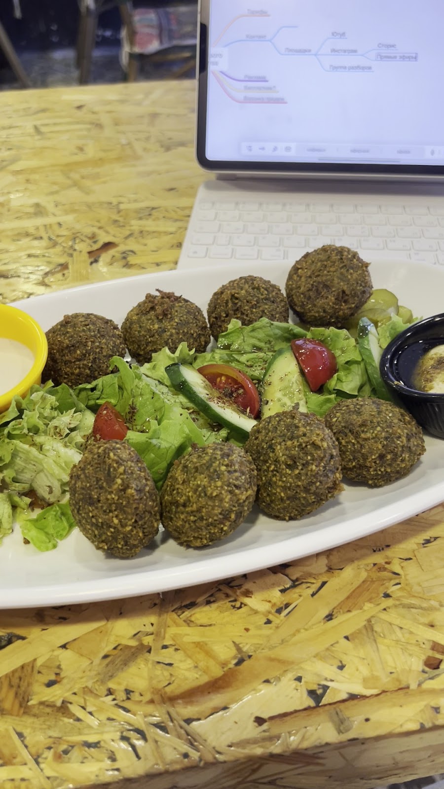 Rokka Pizza Falafel photo 9