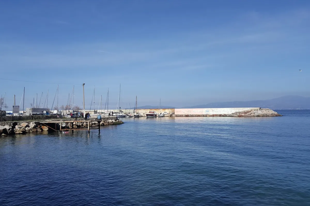 Zeytinbağı Public Beach photo 1