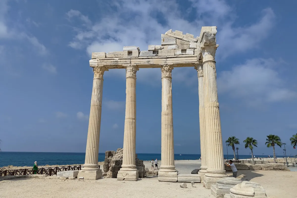 Apollon Temple photo 1