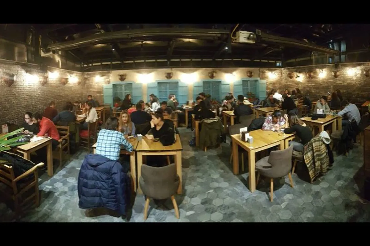 Dolphin Drinking Cafe photo 1