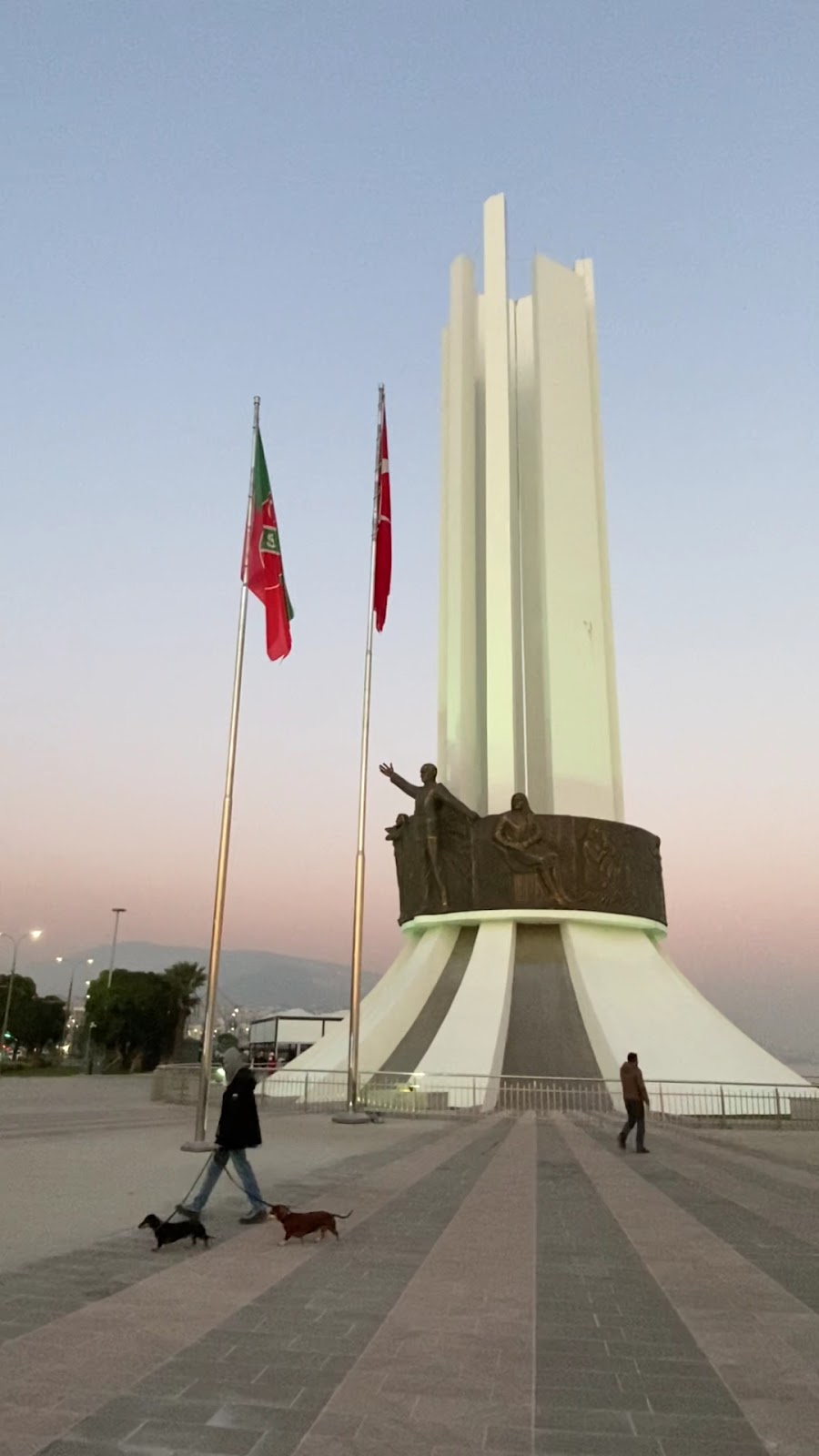 Atatürk monument, Karsıyaka photo 6