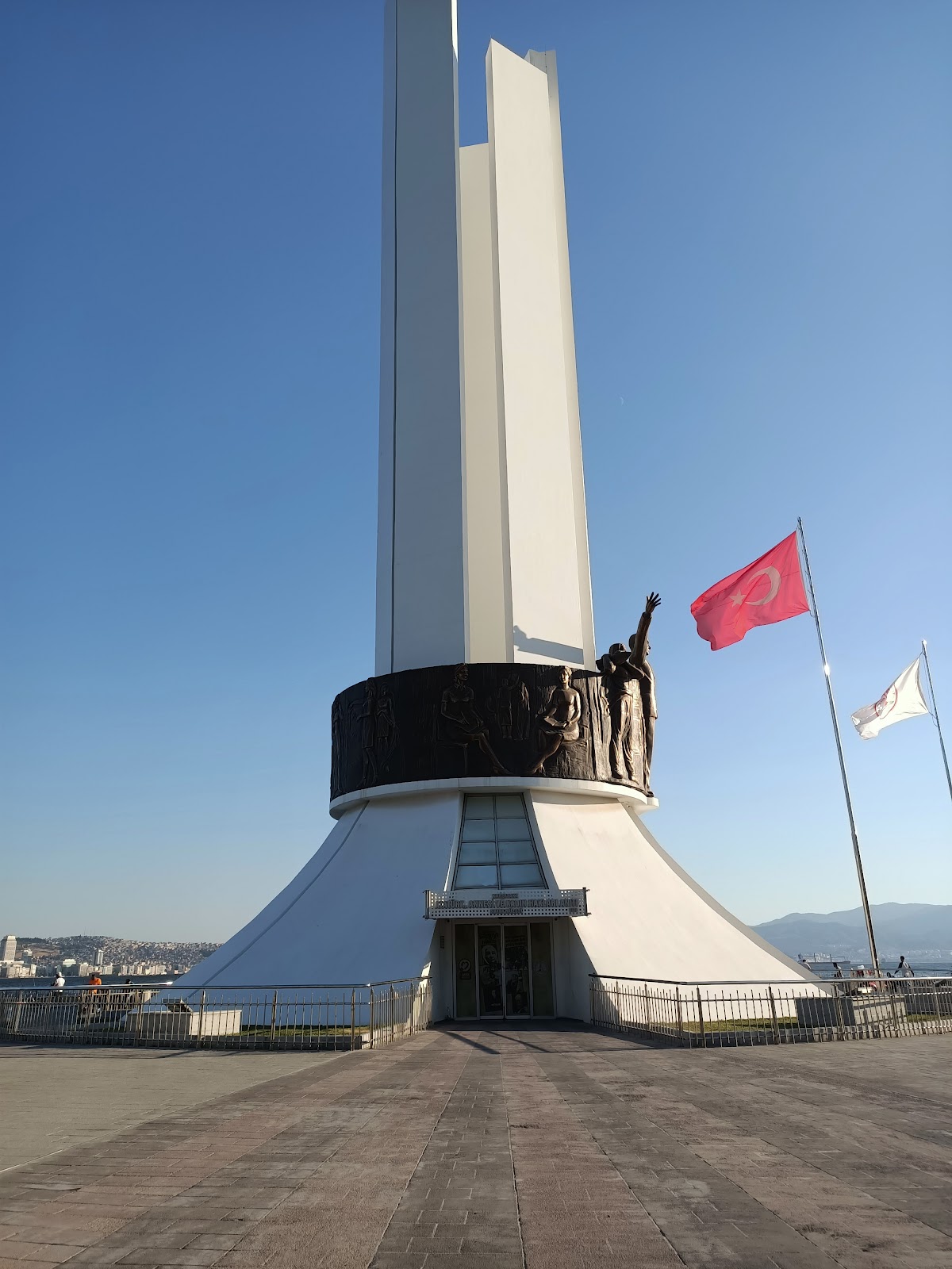 Atatürk monument, Karsıyaka photo 8
