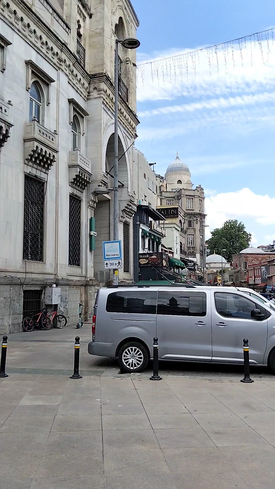 Eminonu Square photo 8