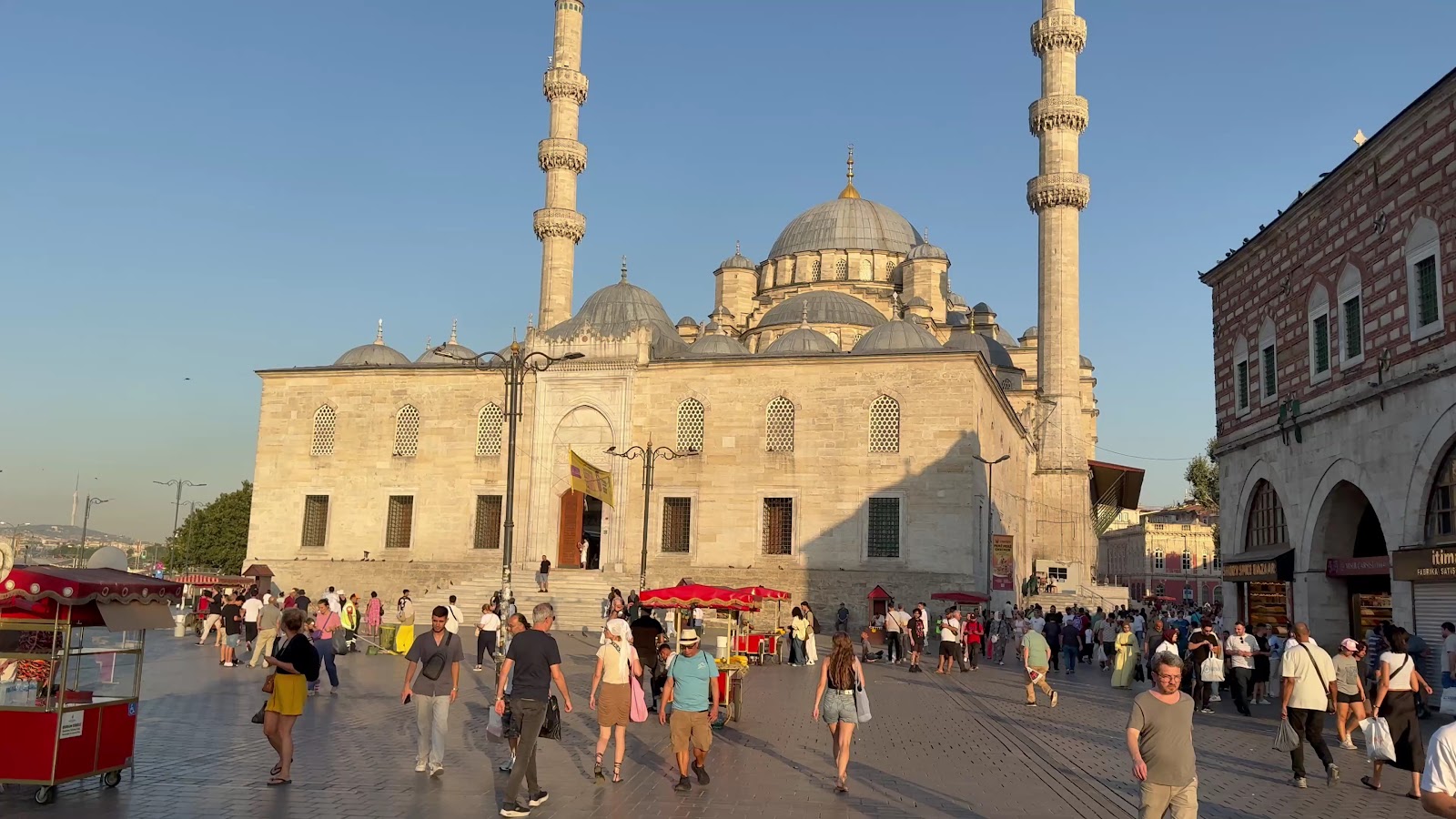 Eminonu Square photo 5