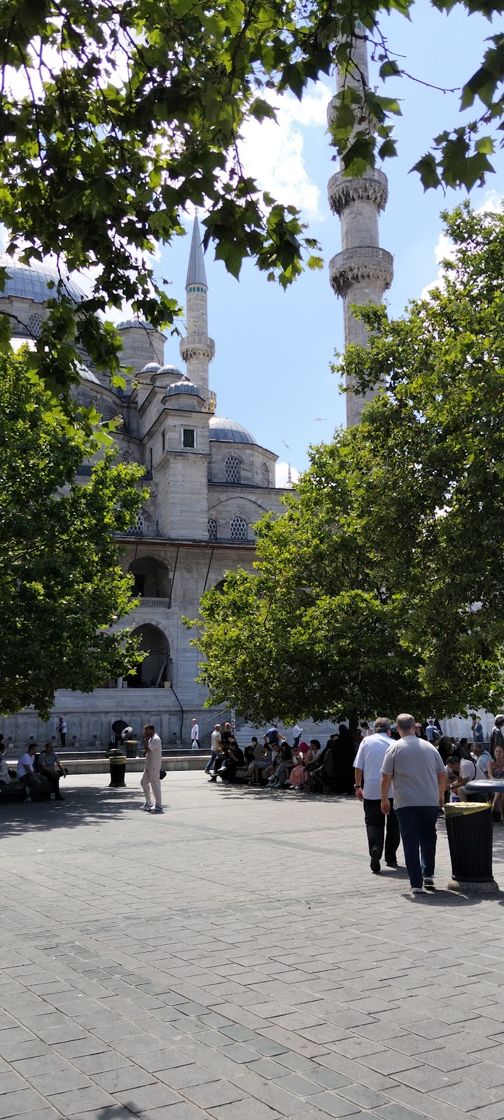 Eminonu Square photo 9