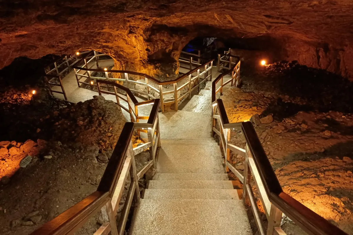 Aqueous cave Watery Cave photo 1