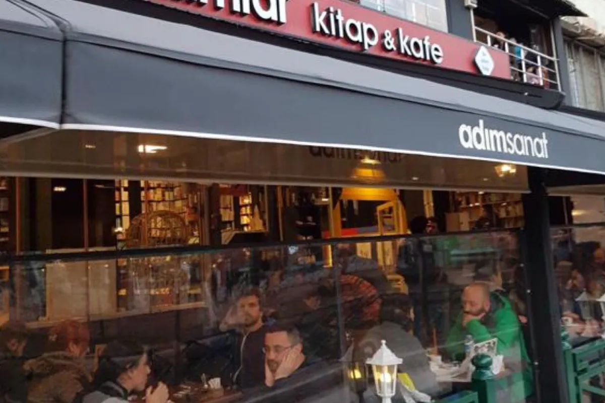Adımlar Kitap & Kafe/Eskişehir Kitapçı photo 1