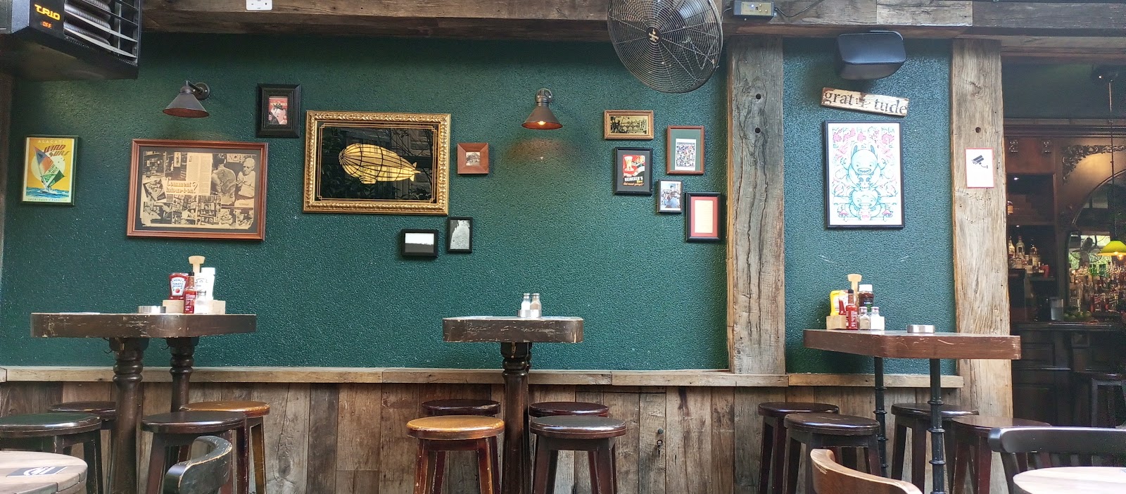 Zeplin Pub&Delicatessen Cadde photo 10