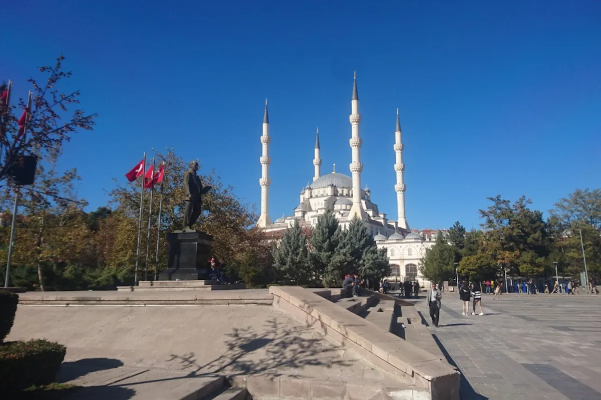 Cumhuriyet Meydanı photo 1