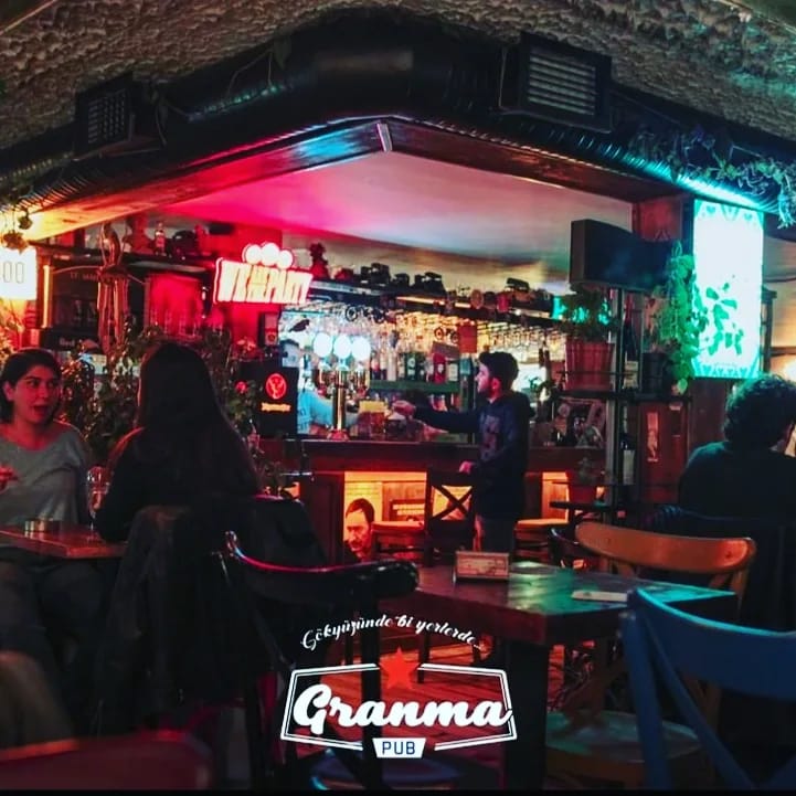 Granma Pub photo 9