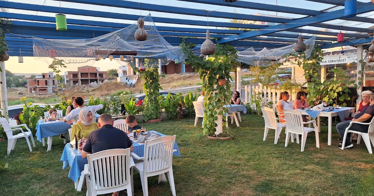 Hürriyet Mavi Beyaz Balık Restaurant photo 1