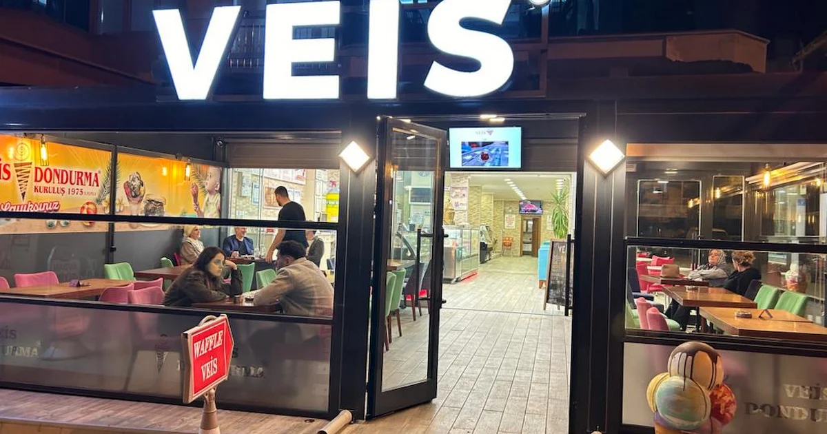veis ICE CREAM photo 1
