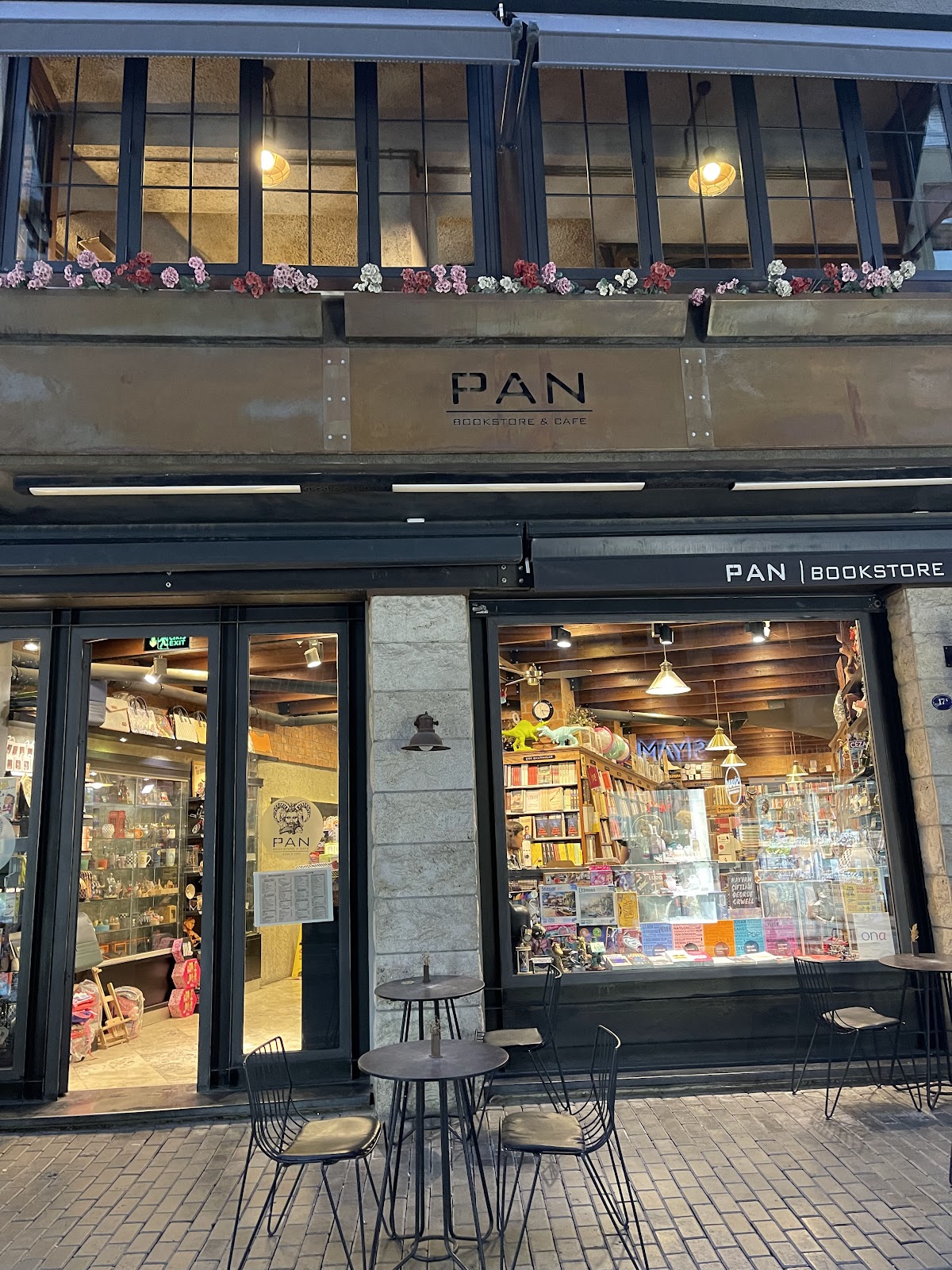 Pan Kitabevi Ve Cafe photo 1