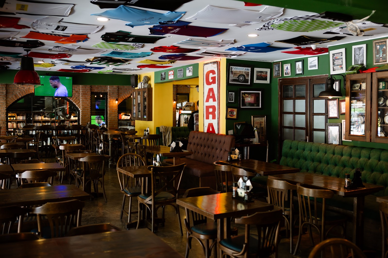 Dos Bros Irish Cafe photo 10