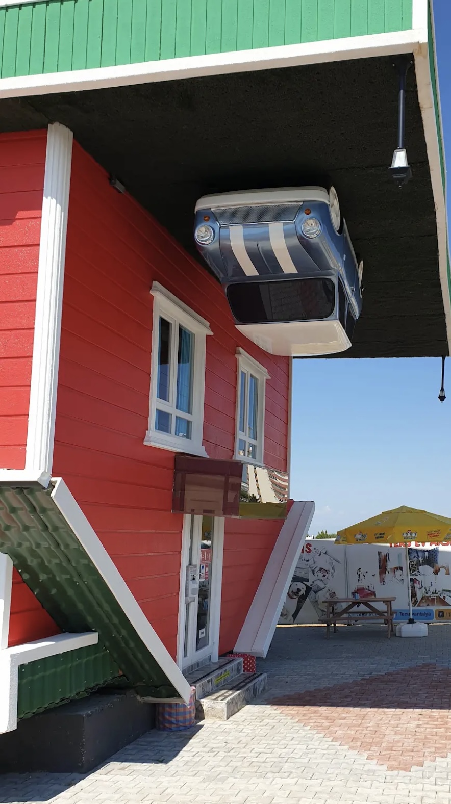 Upside down House photo 10