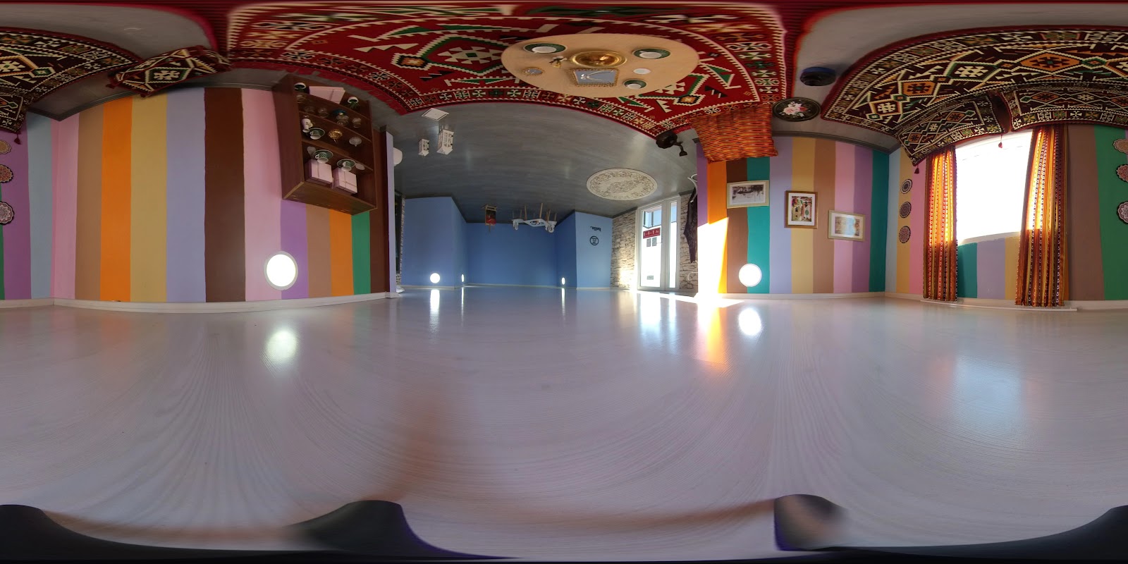 Upside down House photo 7