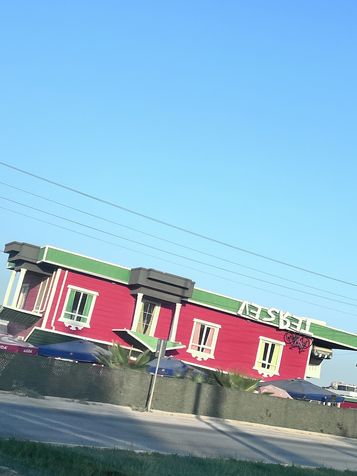 Upside down House photo 8
