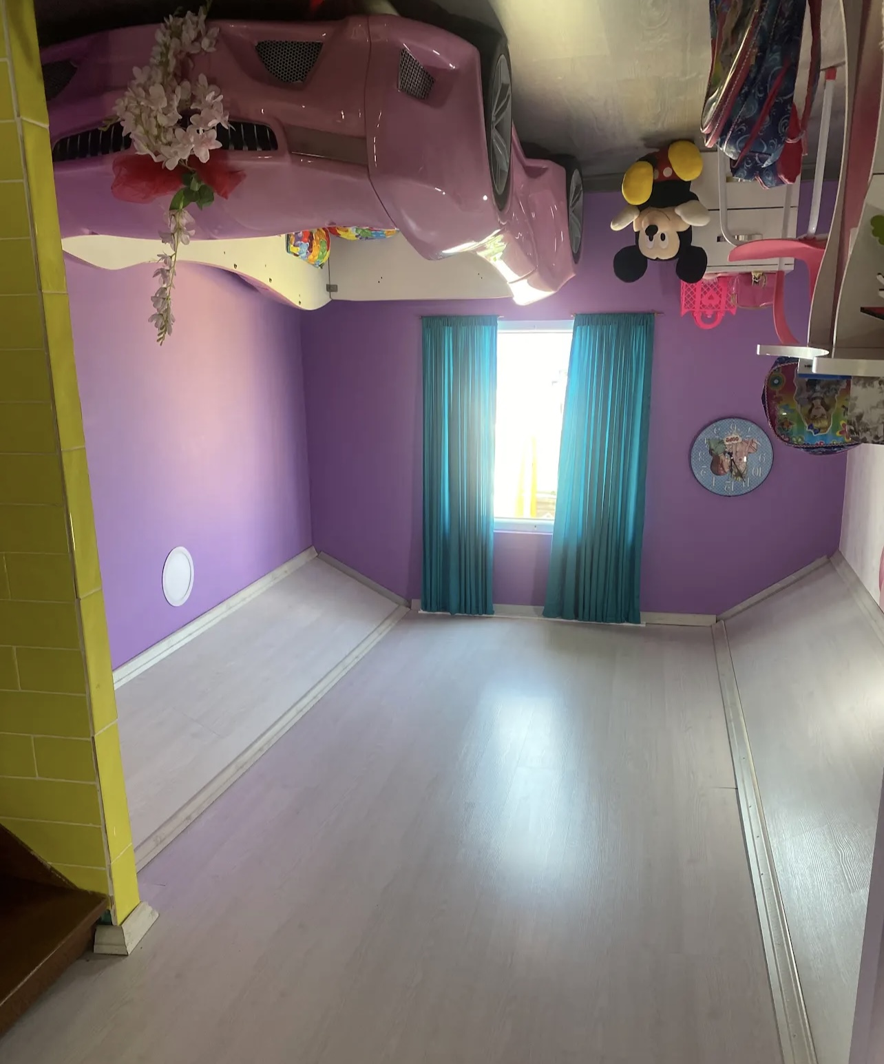 Upside down House photo 11