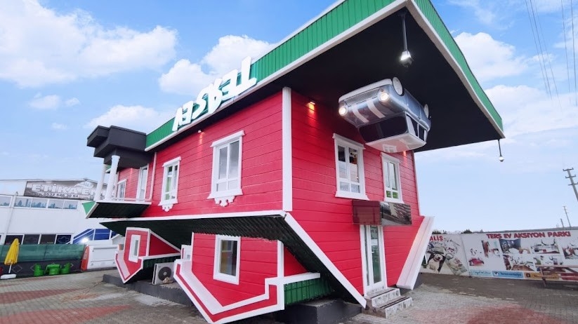 Upside down House photo 2