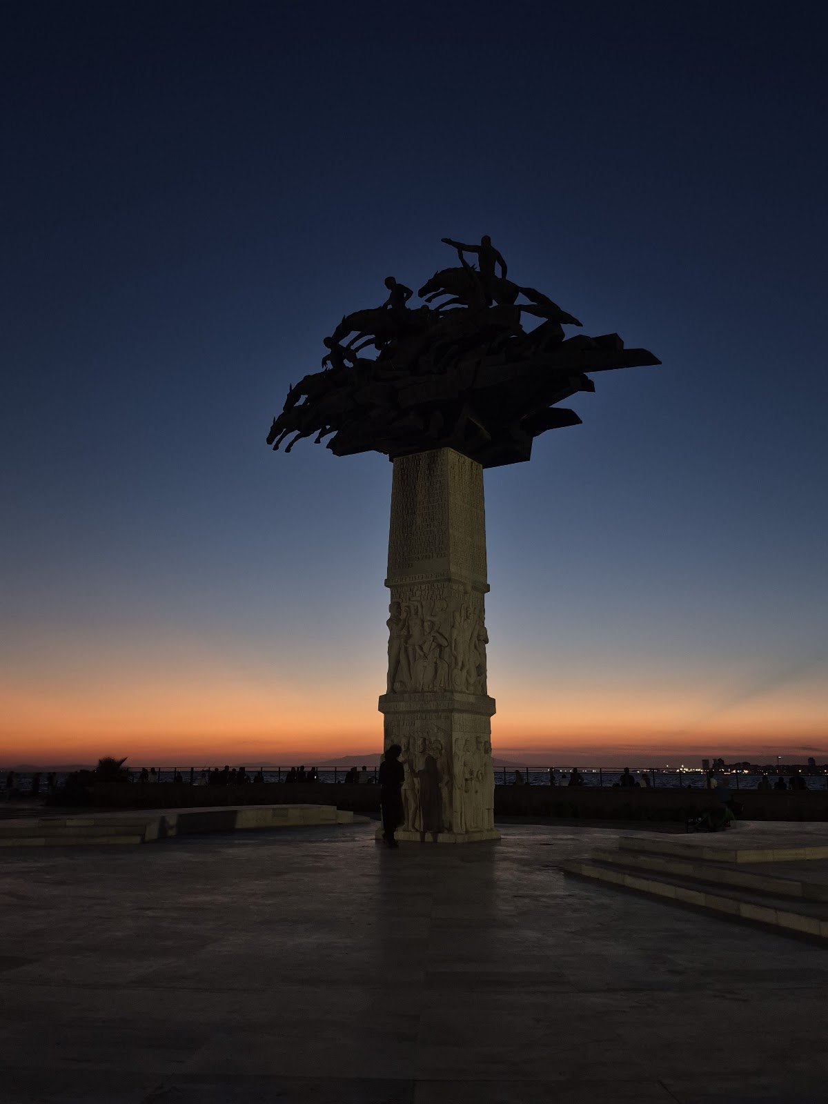 Alsancak Gündoğdu Meydanı photo 3