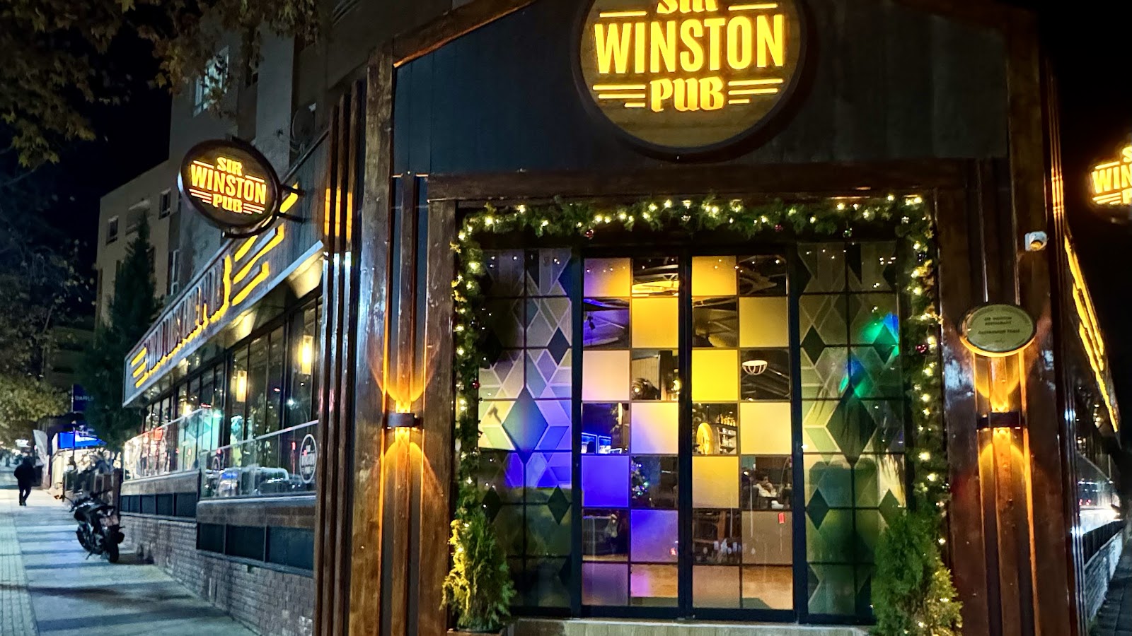 Sir Winston Uncubozköy photo 2
