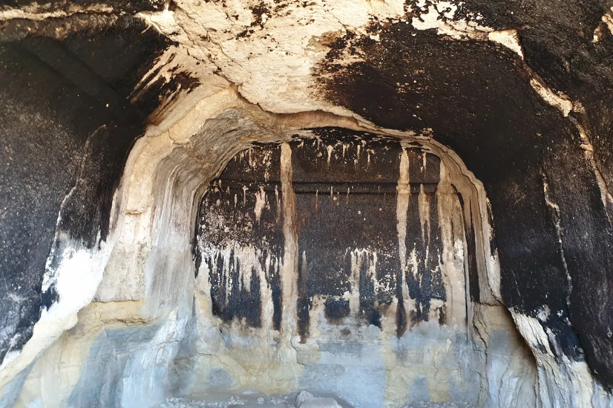 Iraq al-Amir Caves photo 1