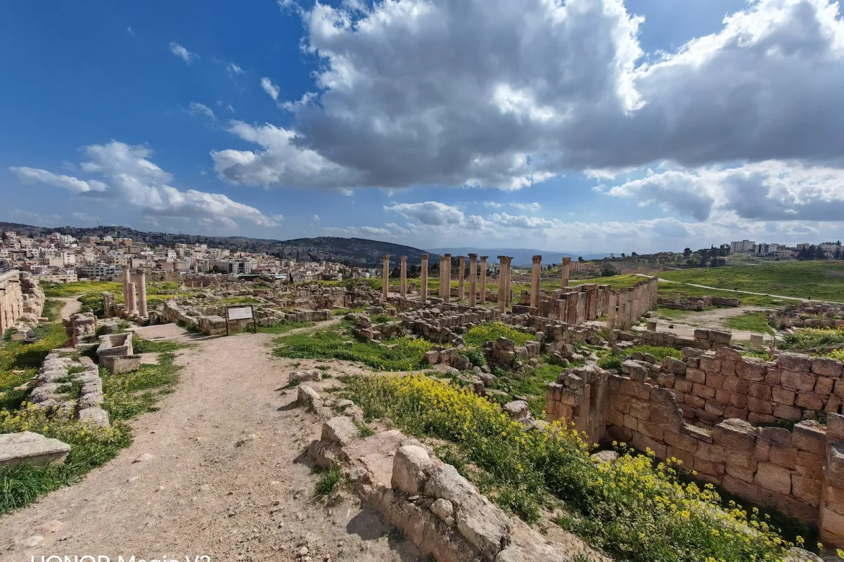 Jerash Ancient City Ruins photo 1