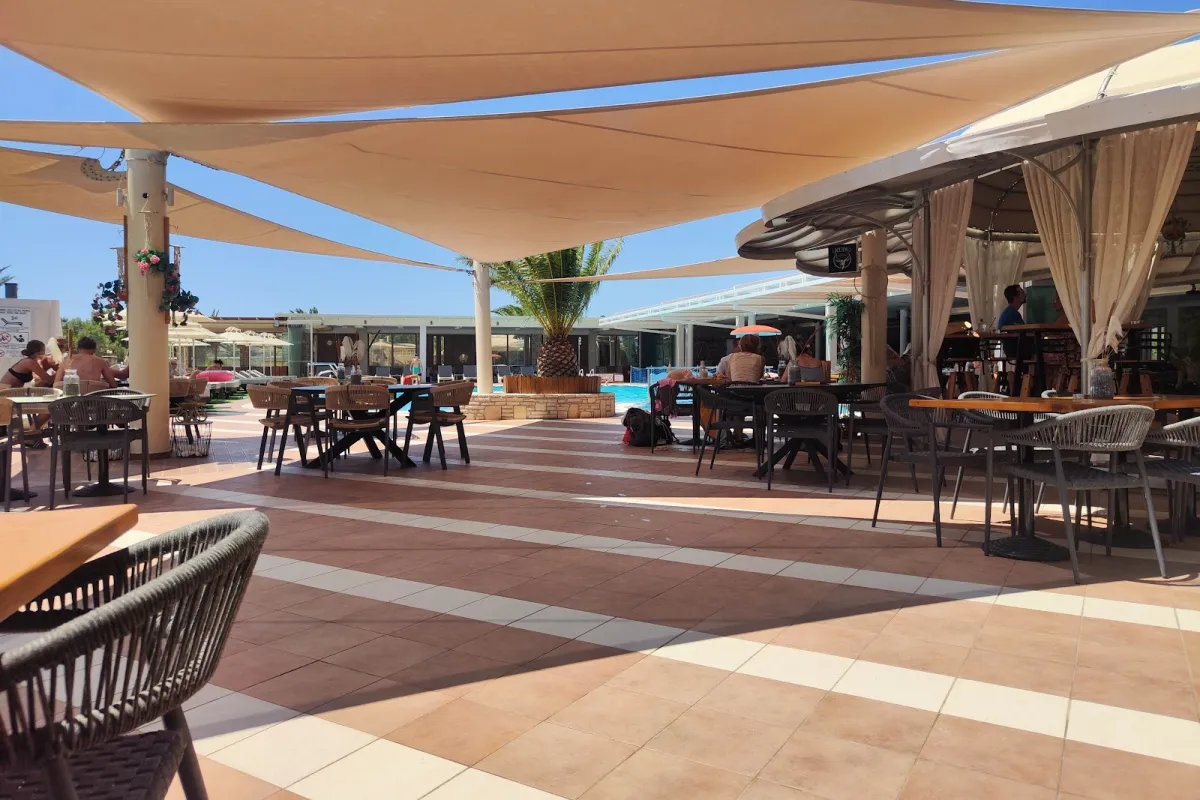 Koralli Restaurant & Poolbar photo 1