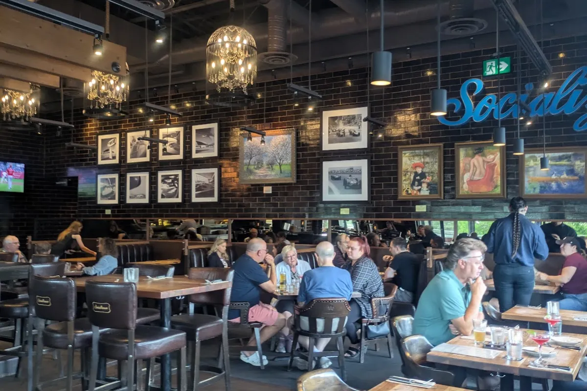 Browns Socialhouse Ridgecrest photo 1