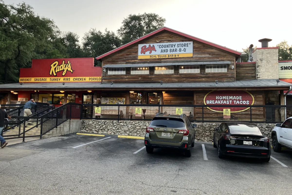 Rudy's "Country Store" and Bar-B-Q photo 1
