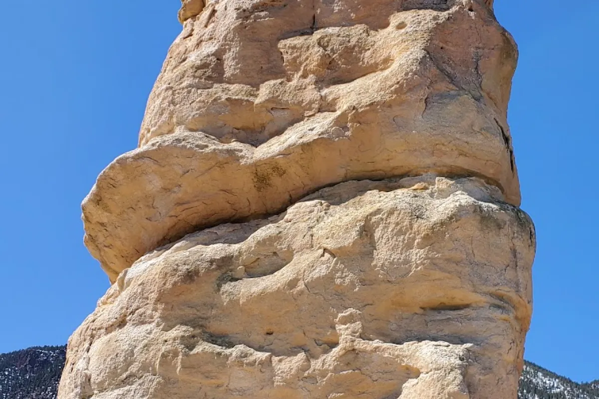 Monument Rock photo 1