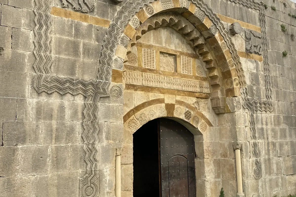 Baadaran Castle photo 1