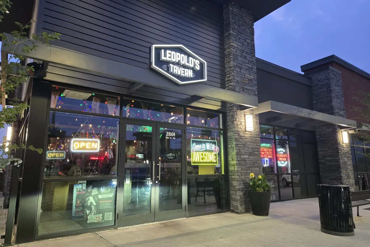 Leopold's Tavern Edmonton - Heritage Valley photo 1